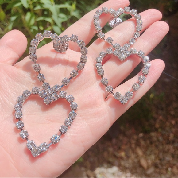 BimbaYLola Sliver Crystal Cup Chain Heart Earring - Picture 5 of 8